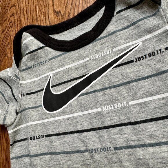 Sports Seattle Seahawks Nike Baby Bodysuit Bundle 6-9 months - Picture 3 of 4